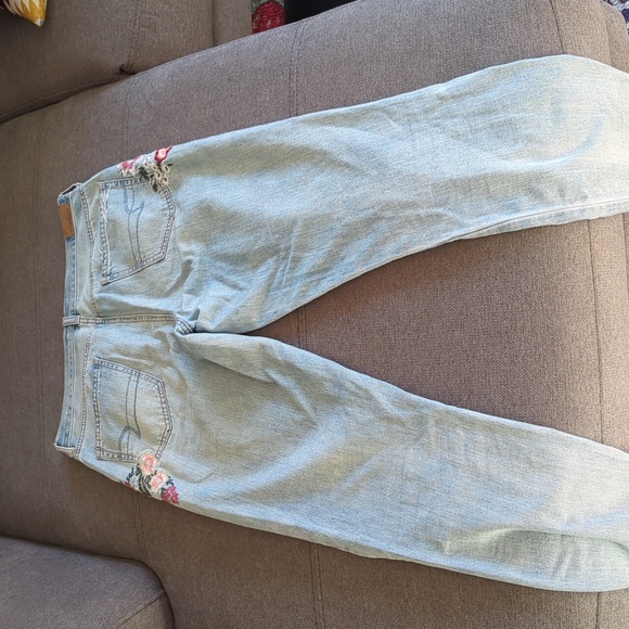 Embroidered flower jeans - Picture 3 of 5